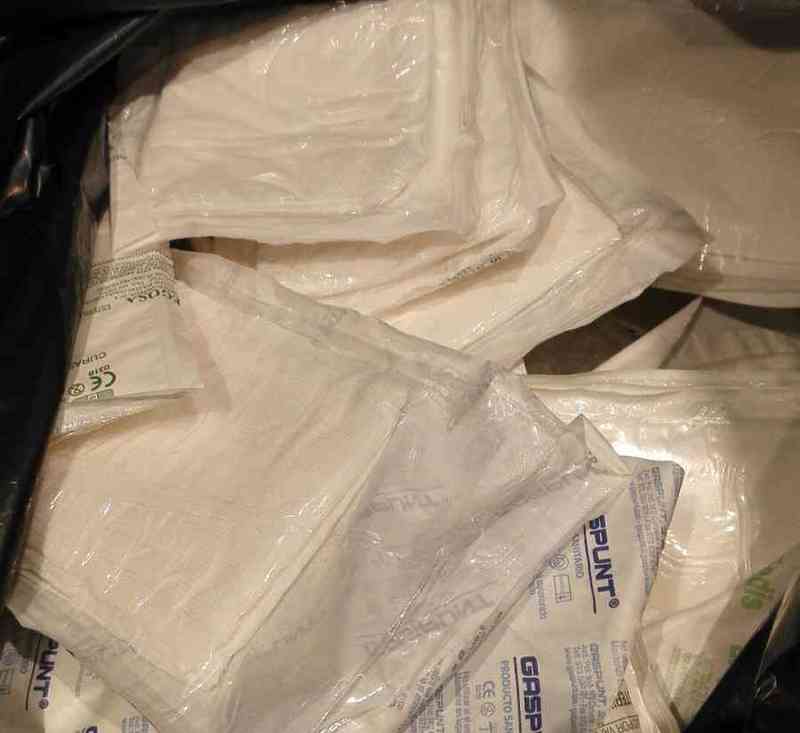 Gasas algodón estéril y pañales de adulto.