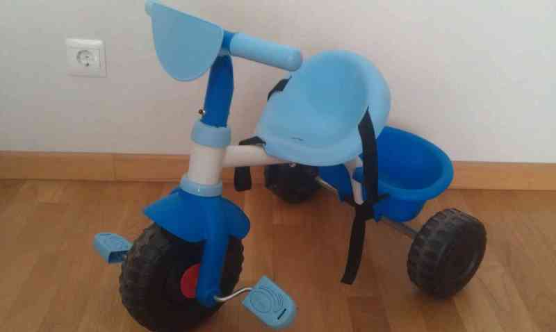 triciclo azul