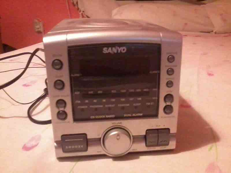 Compact Disc + radio molón (entregado a iglu777)