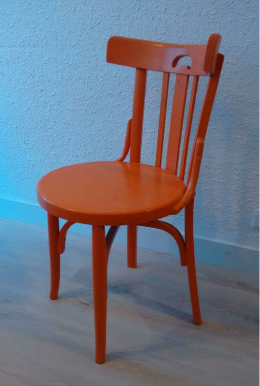 Dos sillas estilo bar color naranja