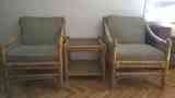 Dos sillones y mesita de bambú