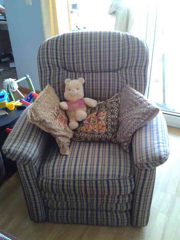 Regalo sillón en zona Metro Avda. Ilustración