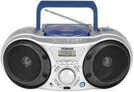 Radio cd y ropita de ñiña para 5,6 años