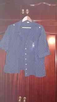 Camisa lunares azul marino talla 58(sandra94)