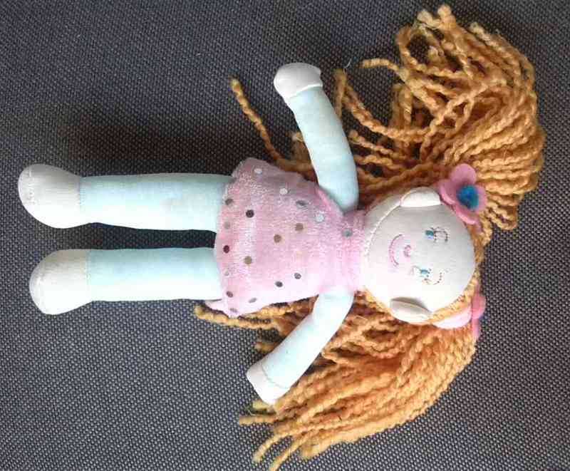 Muñeca pequeñita de trapo-davidsantiago25