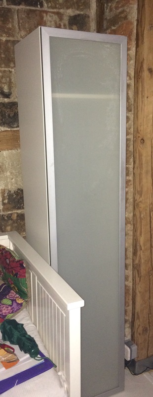 EnNTREGADO. Mueble escobero