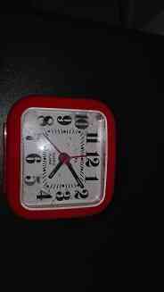 Reloj despertador rojo(cata15)