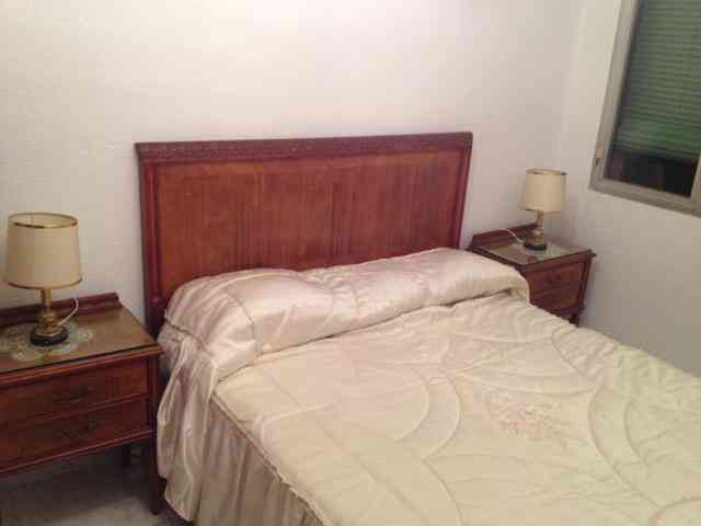 Habitacion completa. Antigua pero en buen uso