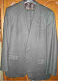 traje gris oscuro talla 58