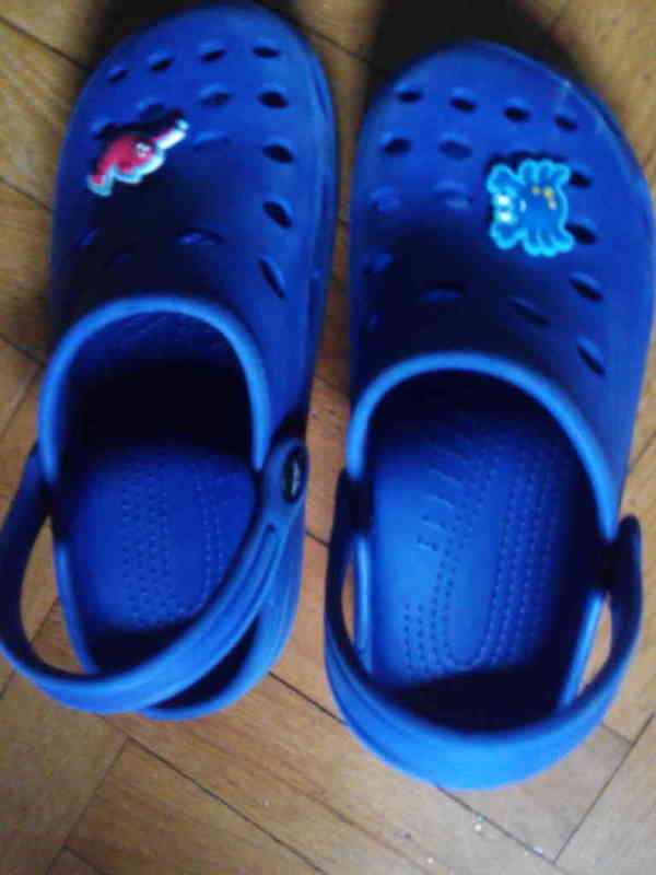Crocs azules