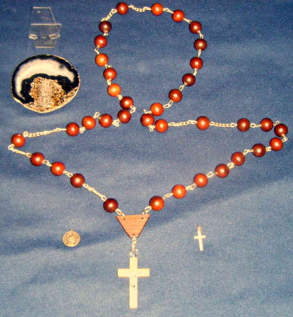 Rosario Marrón, 1 Cruz, 1 Medalla y 1 Estatuilla.