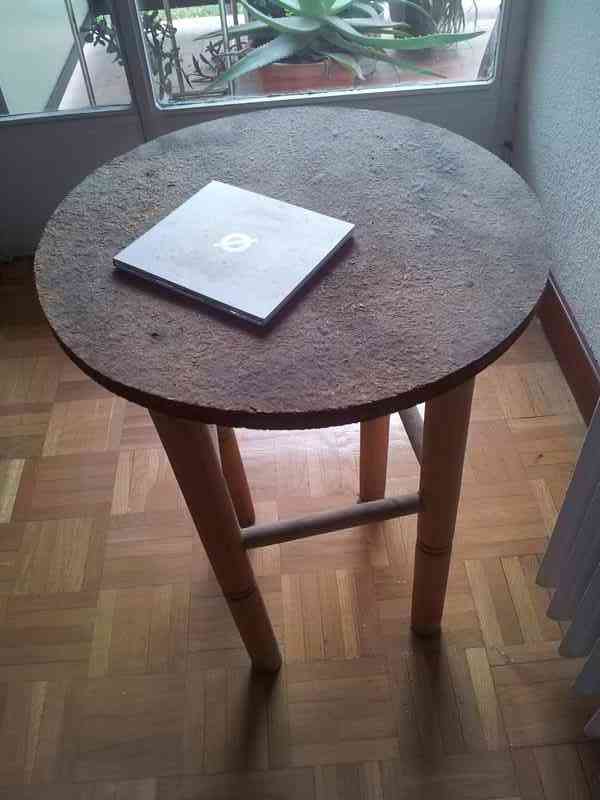 Mesa redonda de madera