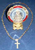 Estatuilla de la Virgen de Covadonga y Cadena con Cruz.