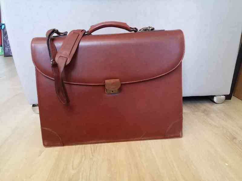 Maletín marrón de piel