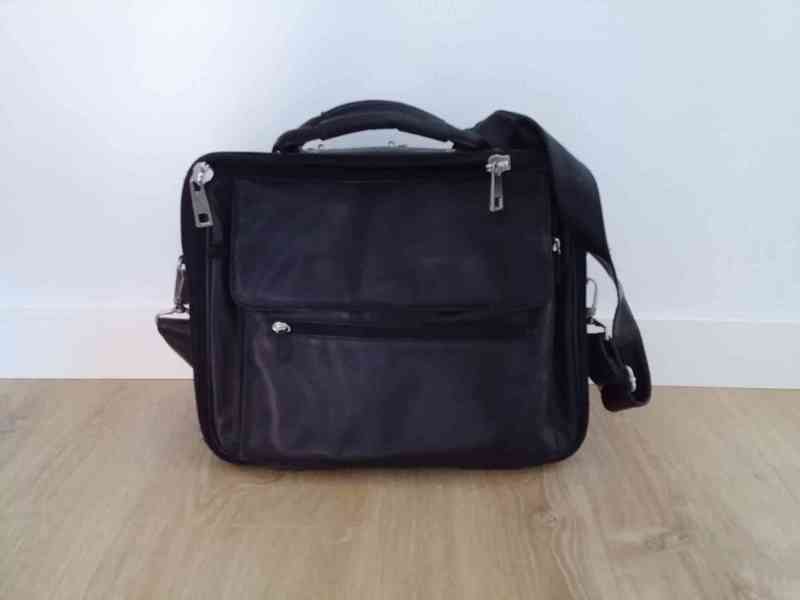 Maletín negro de piel