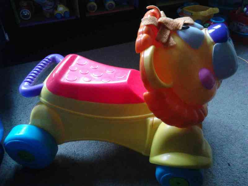 Regalo corre pasillos de niño