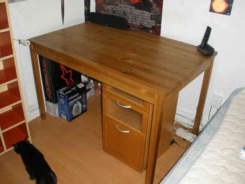 MESA IKEA + 3 SILLAS