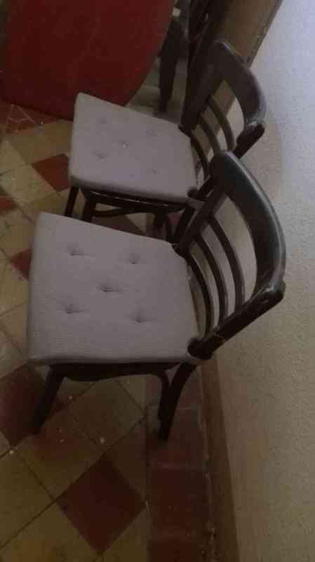 Regalo dos sillas de madera con cojines