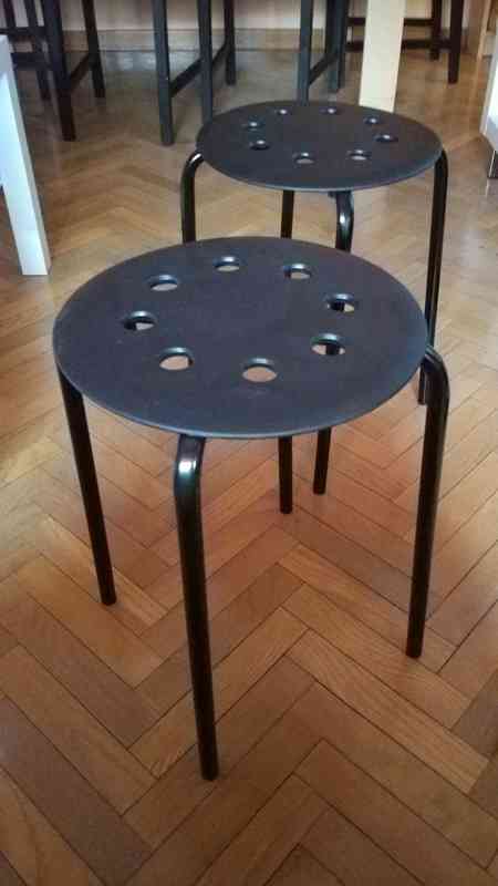 2 taburetes negros 