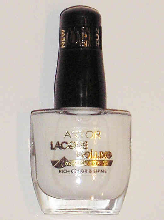 Esmalte de uñas blanco (a BellaBruja Vidente)