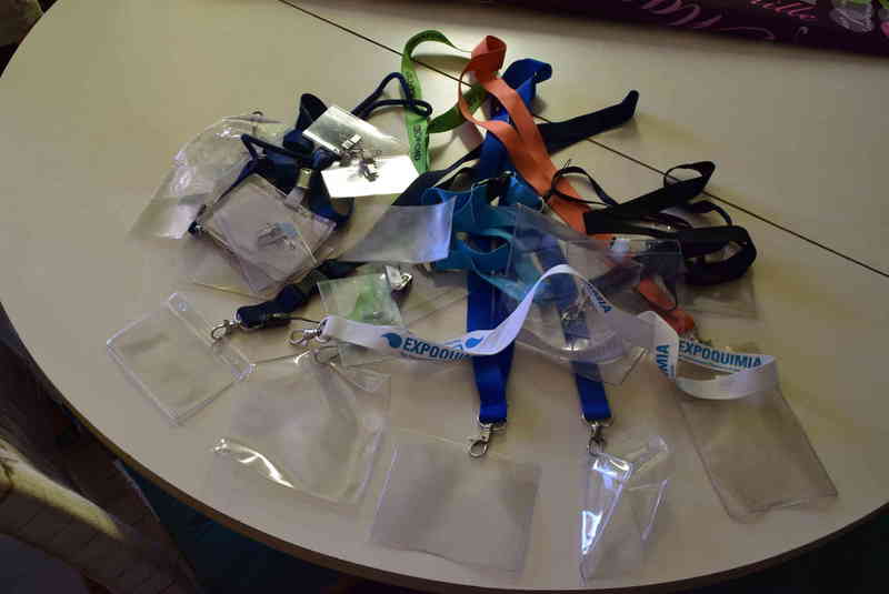 Plasticos para identificadores de congresos