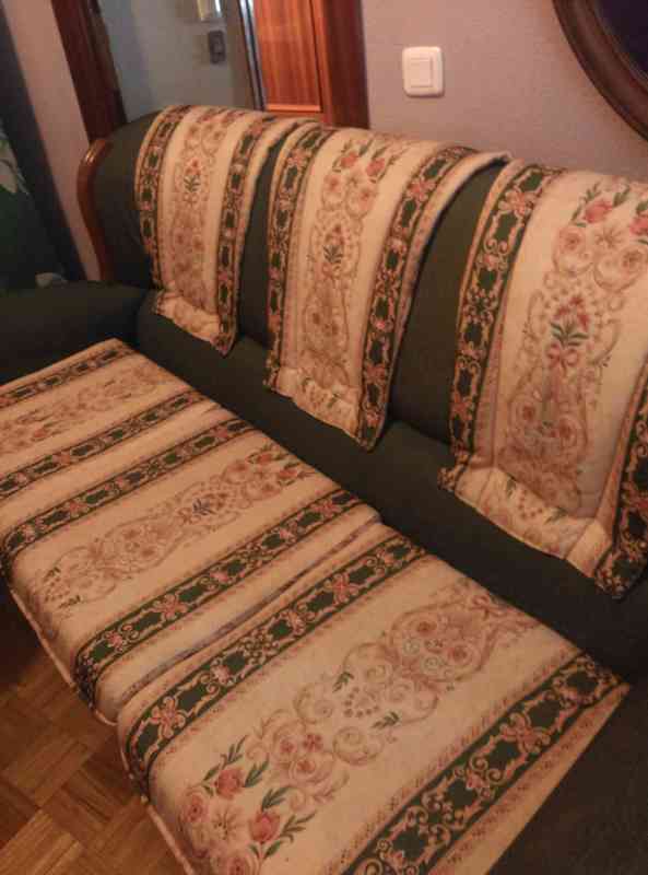 Dos sillones y un sofá 