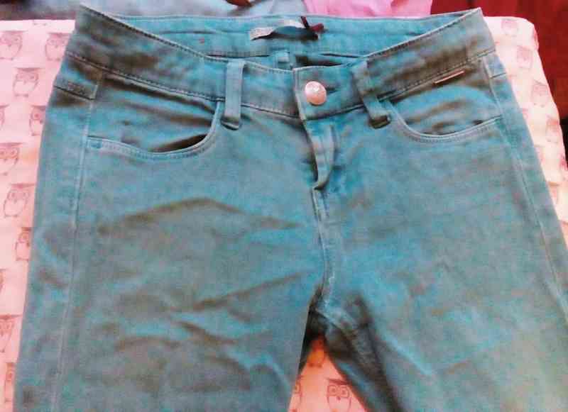 Pantalón azul berskra talla 36