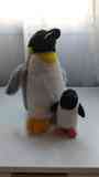 Peluches pingüino grande y pequeño