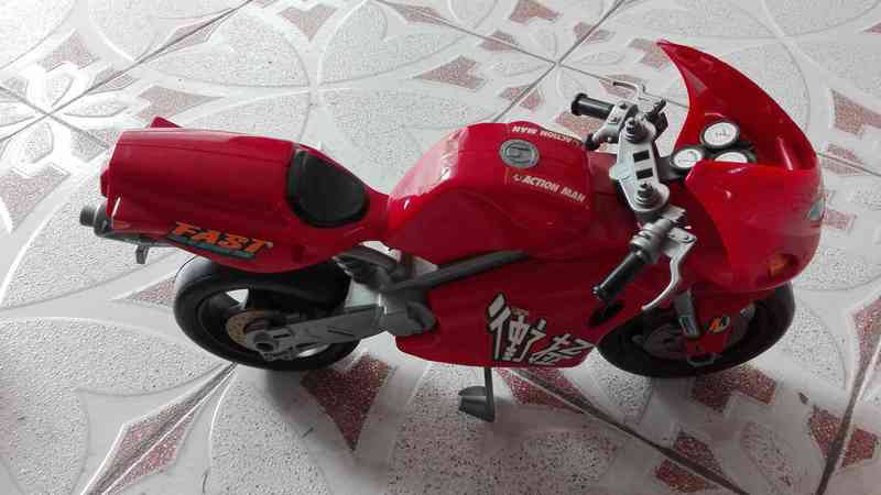 Moto roja de juguete(edwar123)