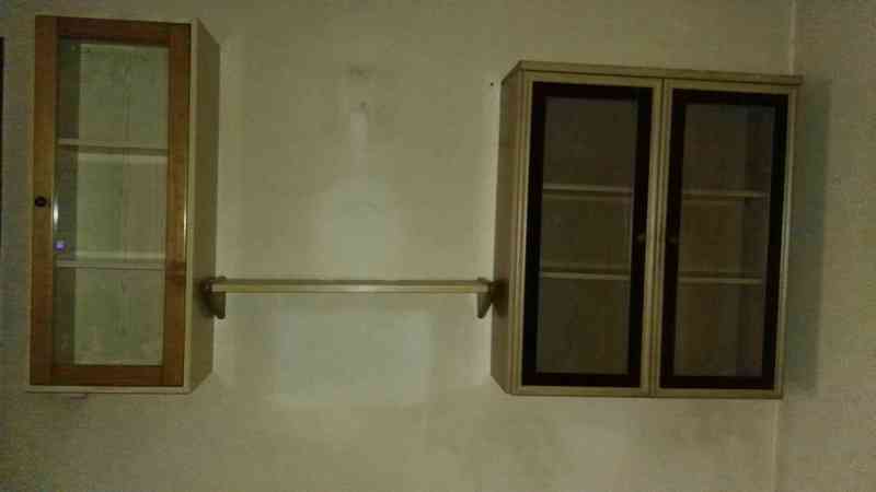 regalos 2 vitrinas y la estanteria