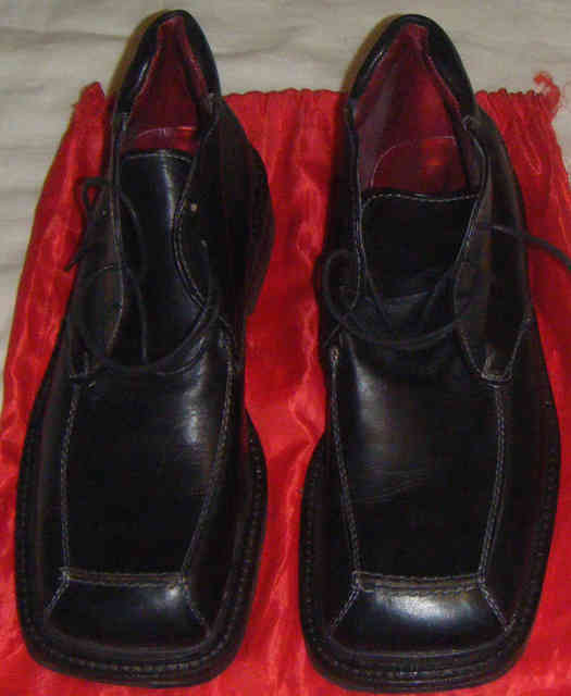 Zapatos de Hombre Negros, Talla 45.