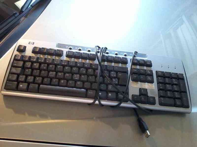 teclado PC con conexión Usb. averiado. 