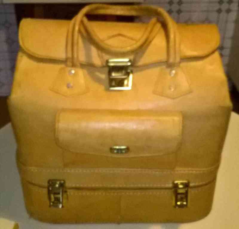 Bolsa-maleta de cuero dos compartimentos