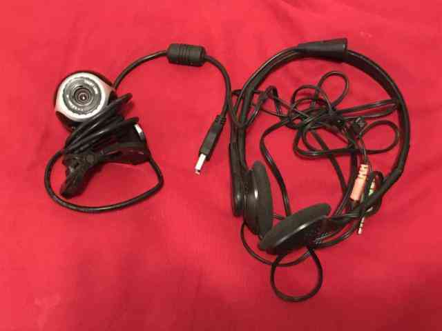 REgalo webcam y auriculares con micrófono