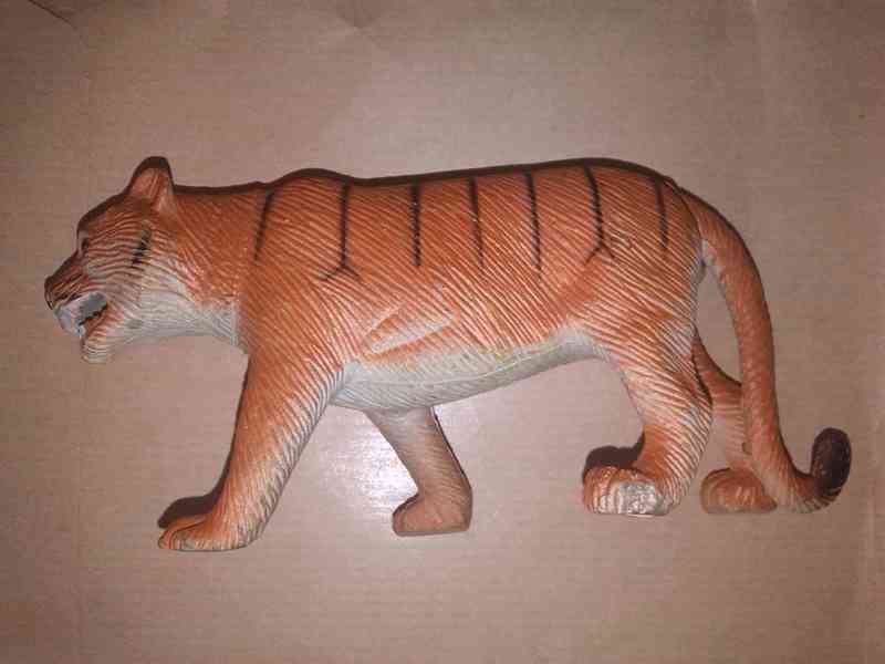 Animal de juguete-tigre