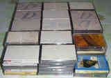 Lote de 75 cintas de cassettes musicales.