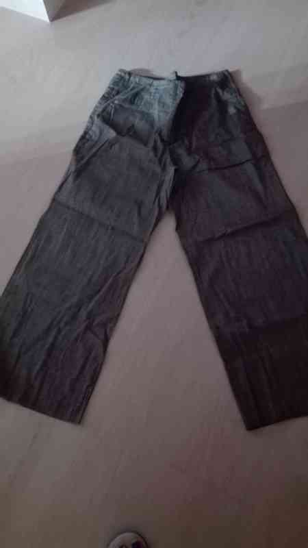 Pantalon Gris pata ancha de H&M Talla 40 (recicleo)