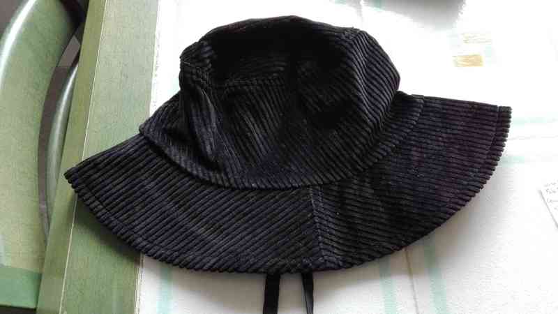 Sombrero de pana negro (recicleo)
