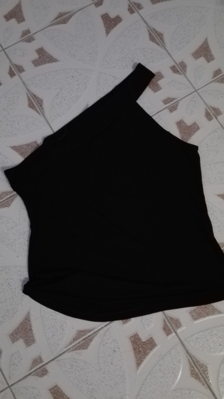 Camiseta negra de un tirante talla M/L(esther39)