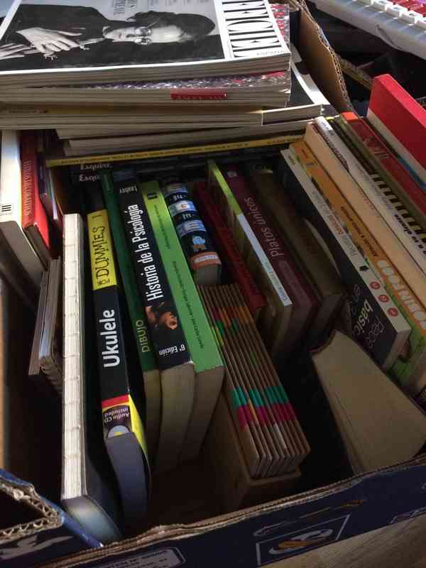 Regalo caja de libros y revistas en perfecto estado 