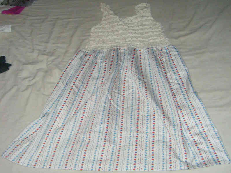 Bonito vestido de niña alta.