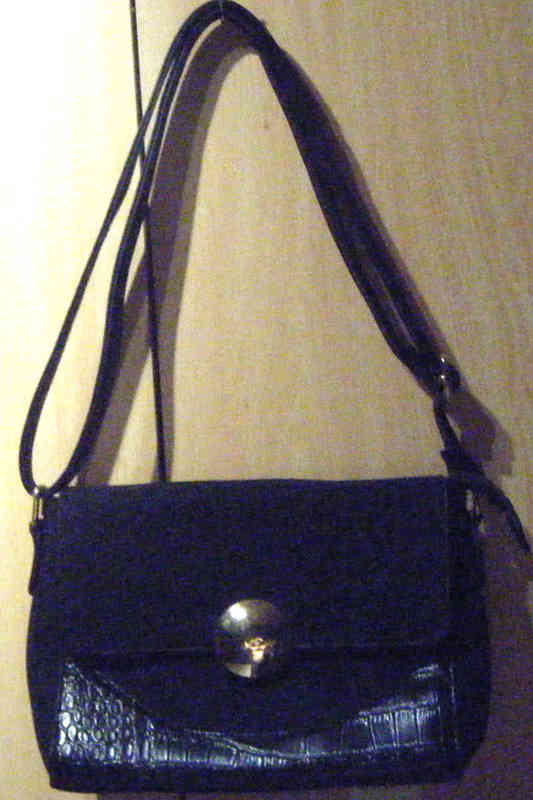 Bolso azul.