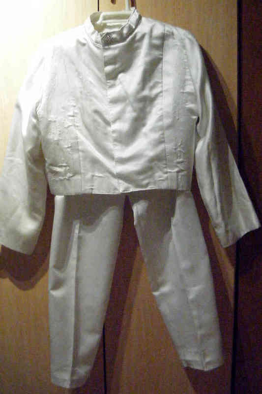 Traje blanco de chico.