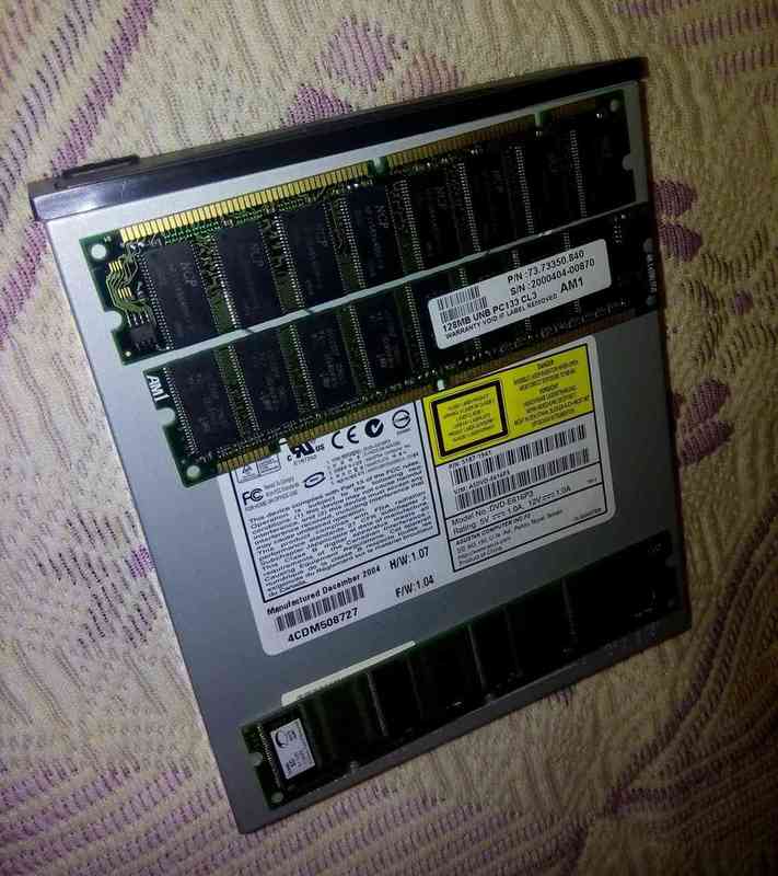DVD ROM(no puedo probar si funciona) y tarjetas RAM