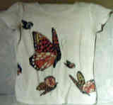 Blusa con mariposas.