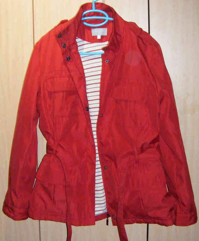 Chaqueta Unisex roja.