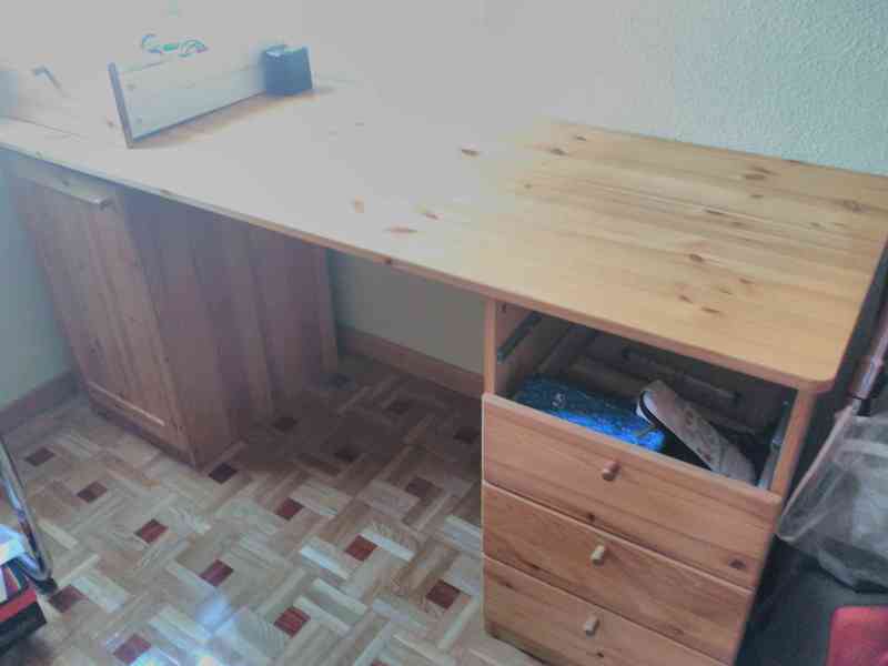 donación de una mesa de estudio