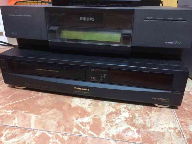 Regalo dos aparatos de video VHS