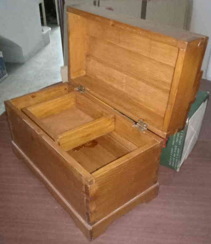 Pequeño baúl o caja de madera