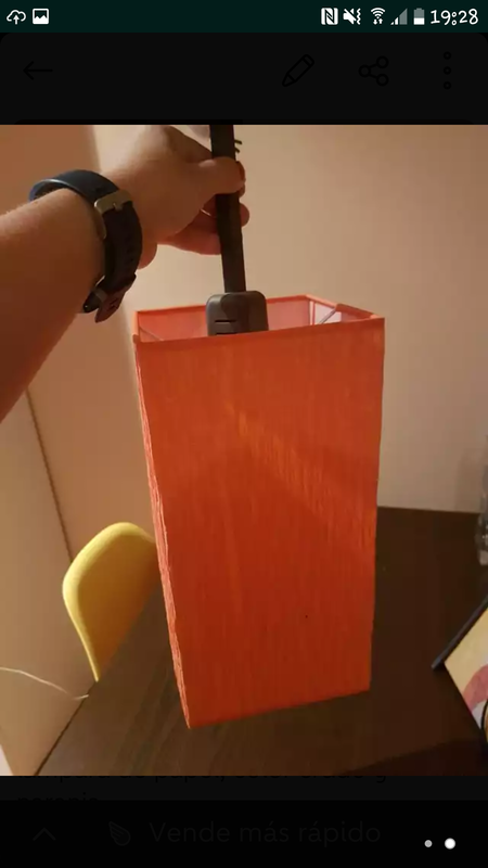 Lampara de techo naranja, de papel